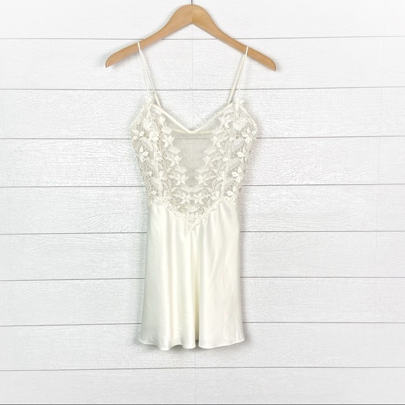 Flora Nikrooz Other - Flora Nikrooz Ivory Mesh Lace Satin Charmeuse Slip